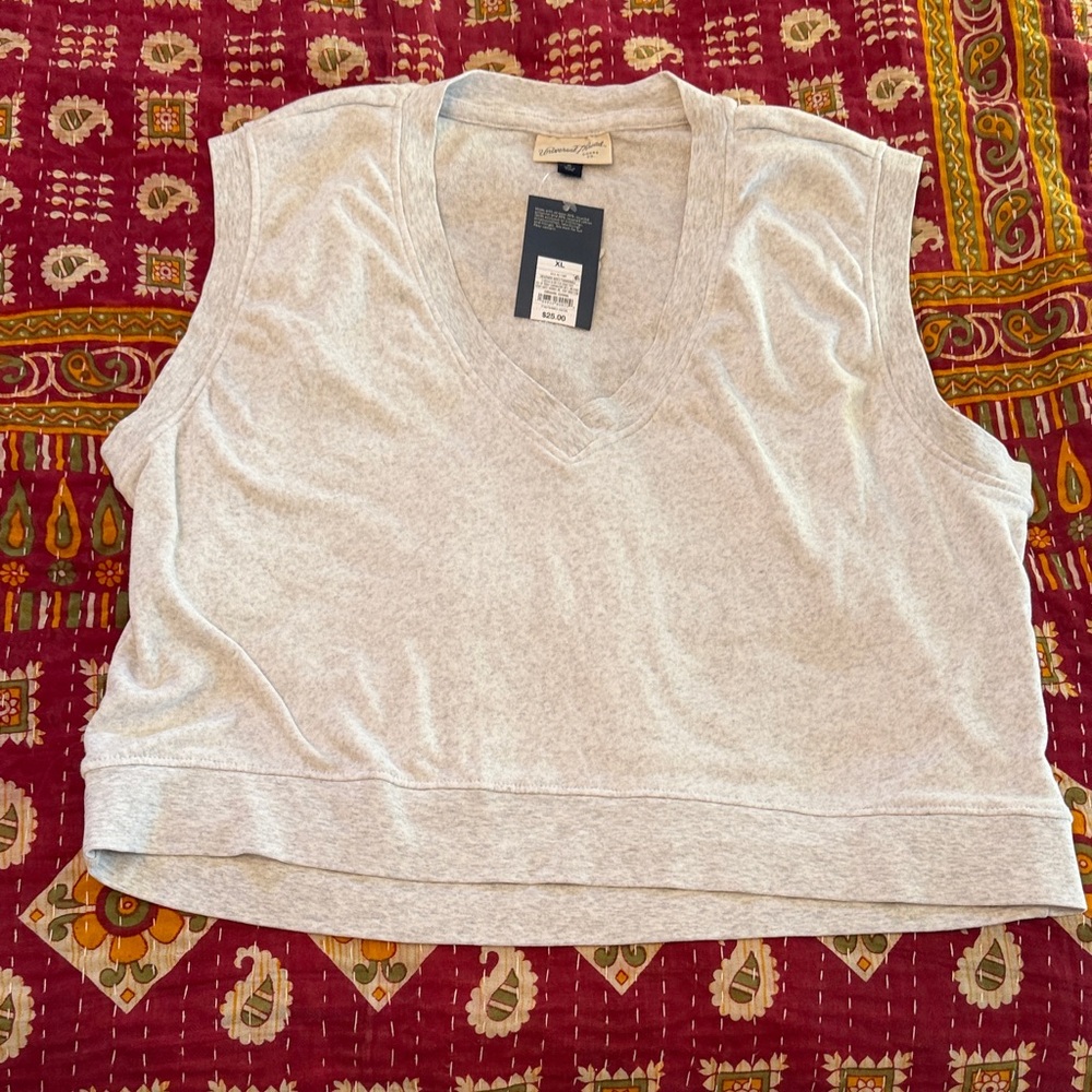 Universal Thread Light Gray V-Neck Sleeveless Tank Top